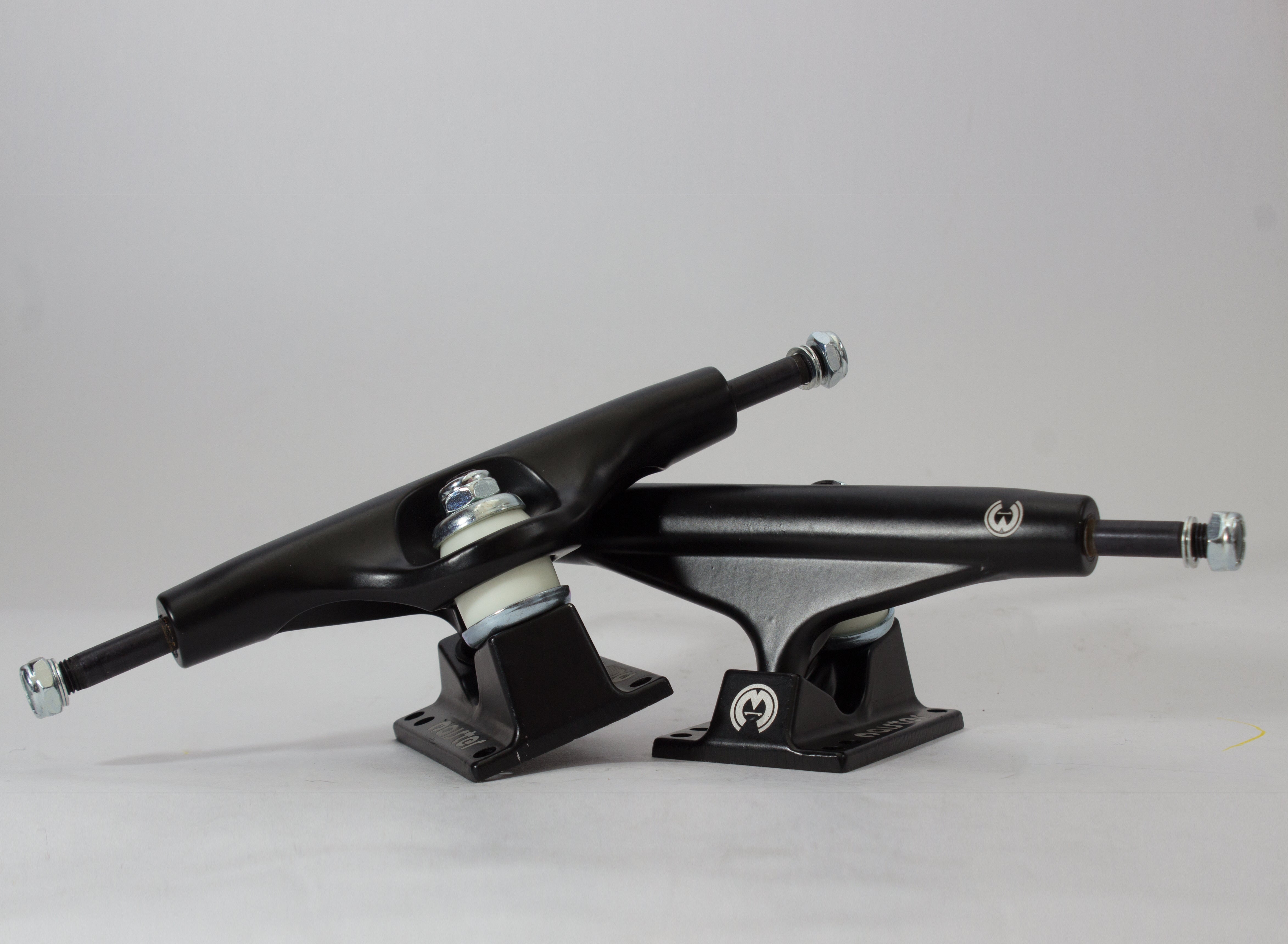 TRUCKS 149mm Black/Black